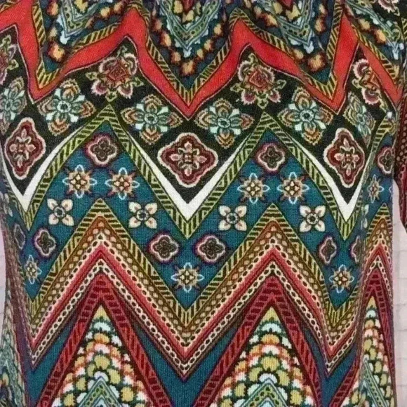 WIN WIN Patterned Chevron Bell Sleeve Tunic - Picture 2 of 4